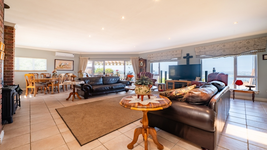 5 Bedroom Property for Sale in Paradise Western Cape